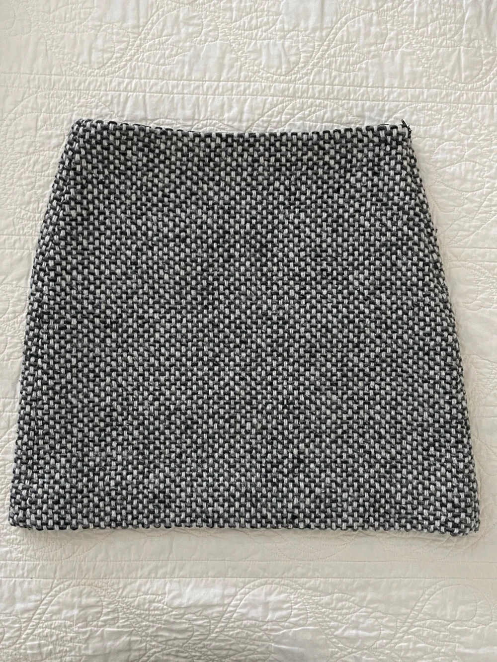 J CREW Wool Blend Tweed Mini Skirt Size 0 Black and White Lined